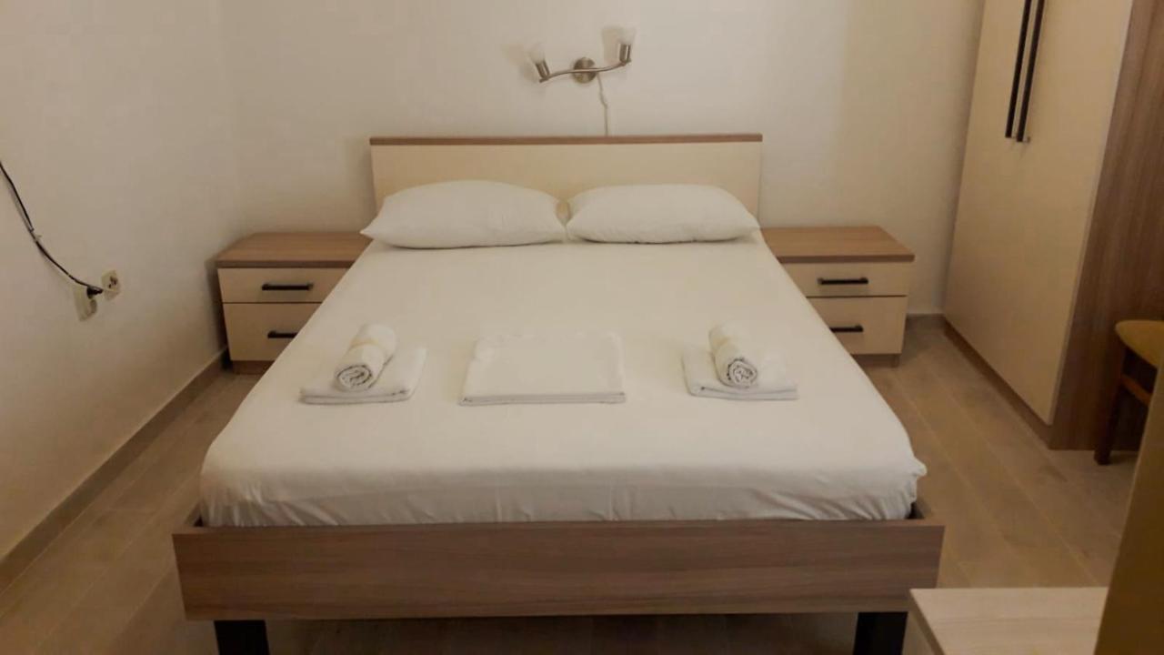 Apartments Dragica Milna  Esterno foto