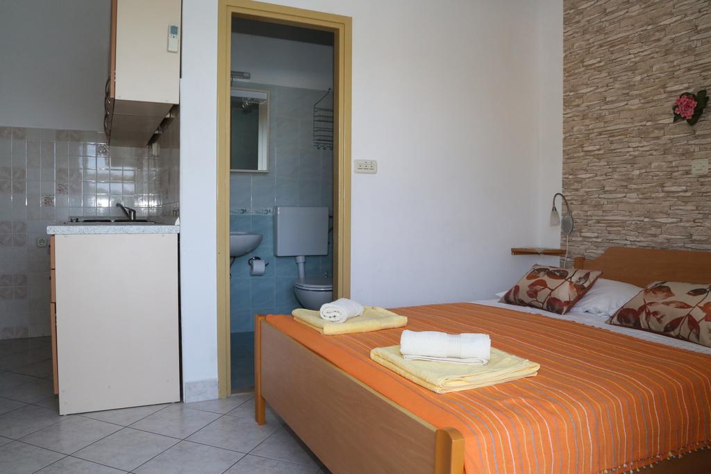 Apartments Dragica Milna  Esterno foto