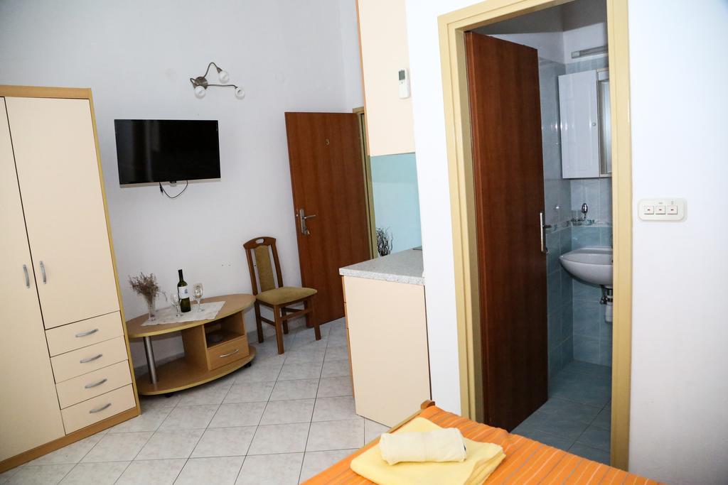 Apartments Dragica Milna  Esterno foto